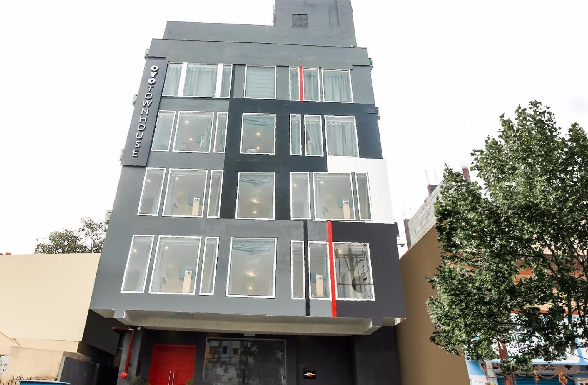 Townhouse De Alphabet Hyderabad Exterior foto